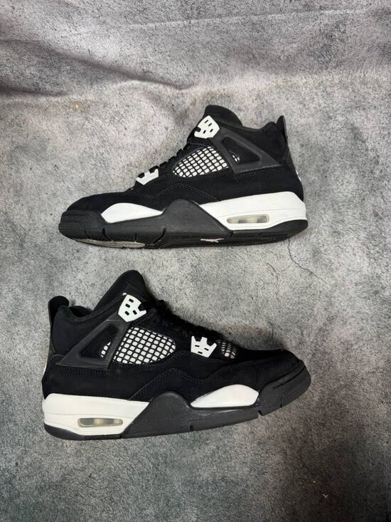 Size 6.5Y | Jordan 4 White Thunder No Box | Pre-Owned main image 6